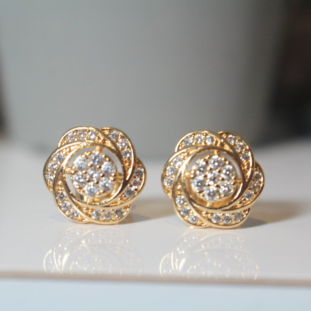 18K Yellow Gold Blooming Flower CZ Pinwheel Studs